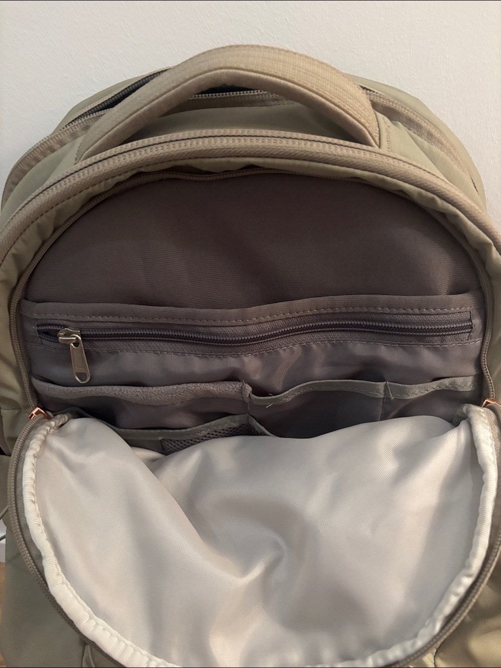 NorthFace Borealis Luxe Backpack Sage green - Picture 3 of 4